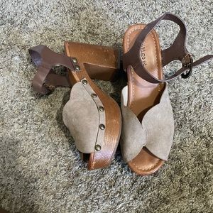 Brown heeled mules✨